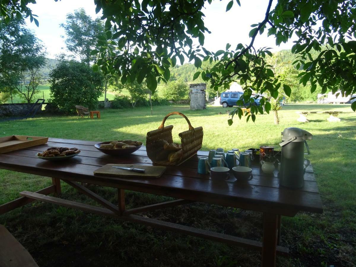 Bed and Breakfast Goute La Vie Marchamp Экстерьер фото
