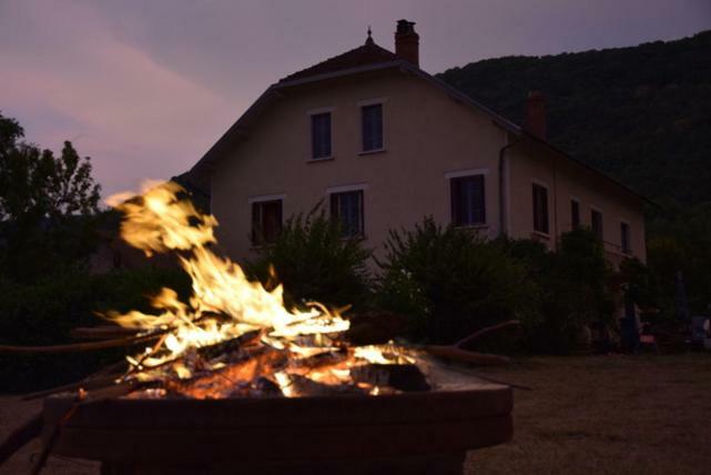 Bed and Breakfast Goute La Vie Marchamp Экстерьер фото