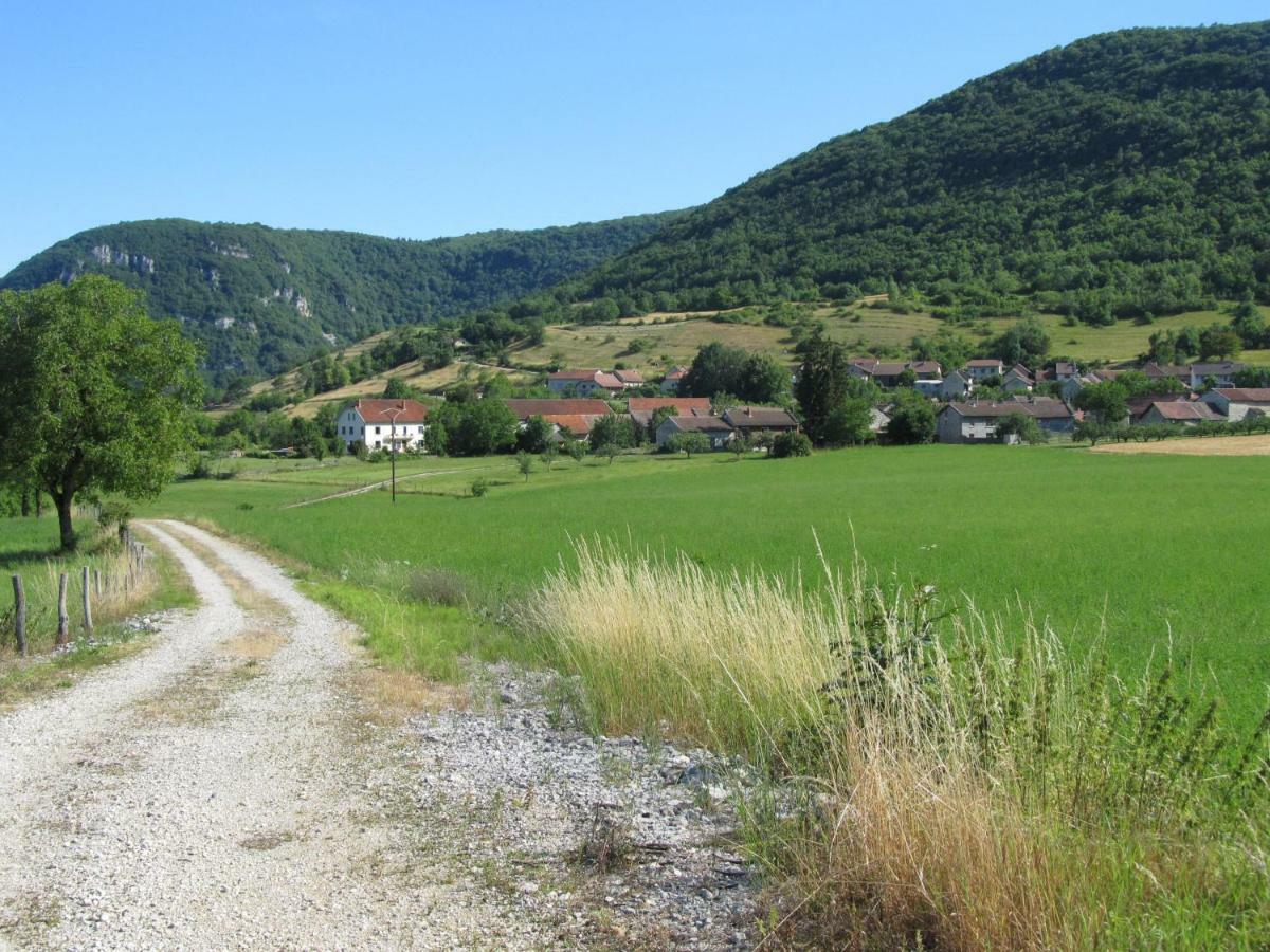 Bed and Breakfast Goute La Vie Marchamp Экстерьер фото